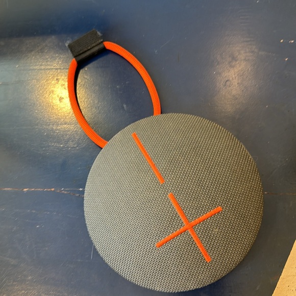 Ultimate Ears (UE) Roll 2 waterproof bluetooth speaker - perfect condition. - Picture 4 of 8